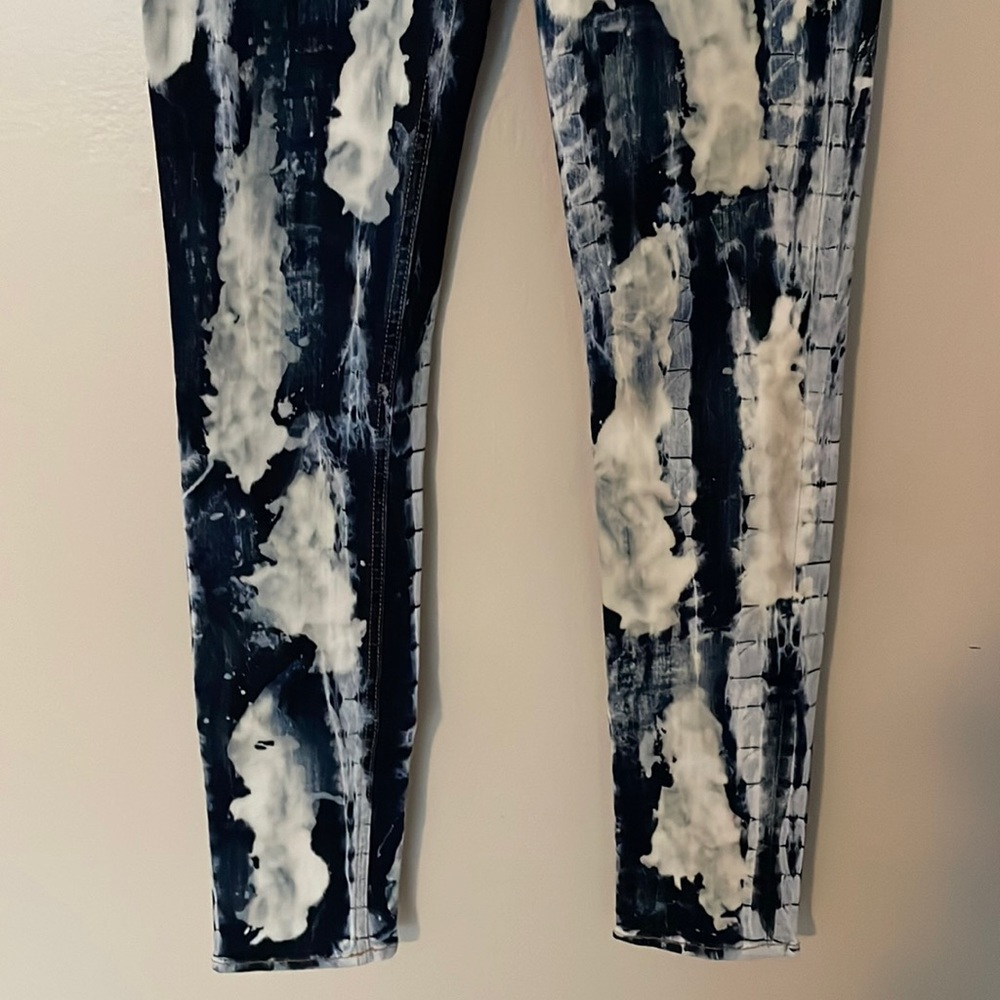 rag & bone Women's Skinny Jeans in Black and White Tie-Dye - Picture 3 of 11
